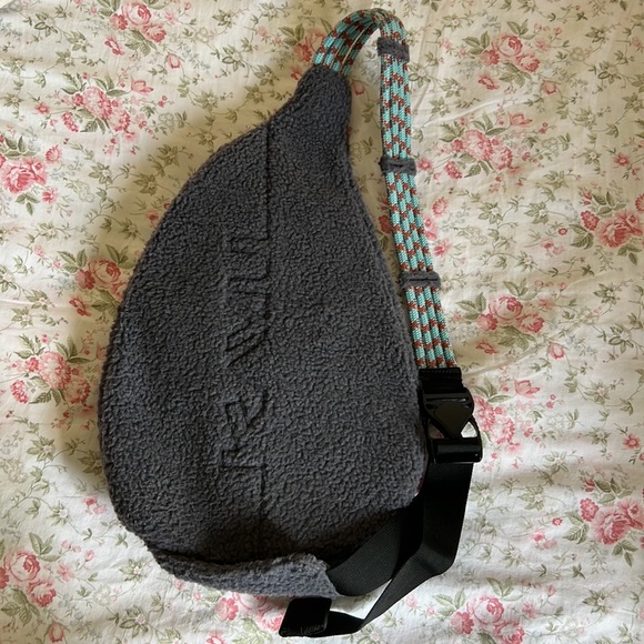 Kavu fleece rope snug sling bag - Picture 3 of 6